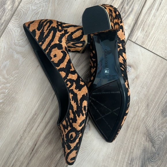 Calvin Klein Pump - Picture 4 of 6